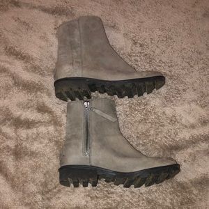 Sorel grey waterproof boots. Size 7.5